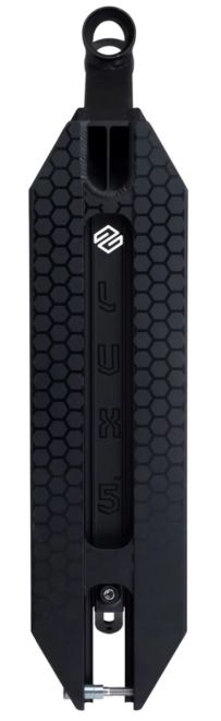 Striker Lux Five 470 Deck Black